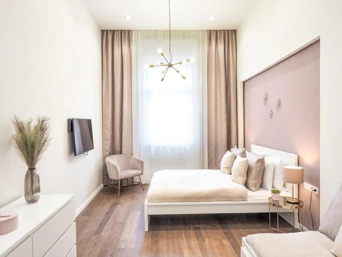 Apartment New Chic & Very Central Budapest