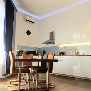 Appartamento Luxurious With Balconies In Downtown Bp, Budapest